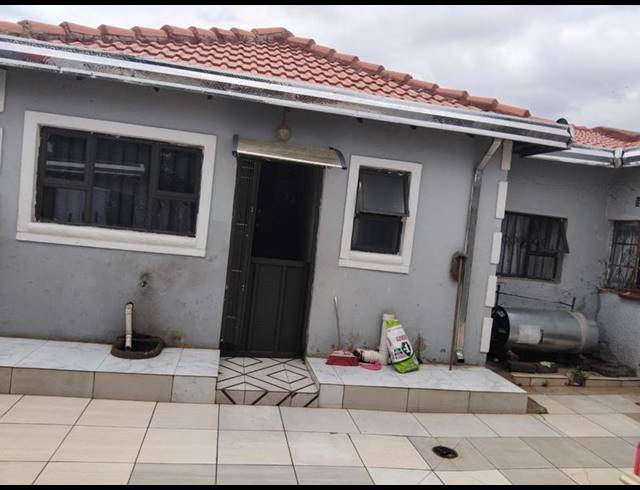 3 BEDROOM HOUSE FOR SALE IN MOSELEKE